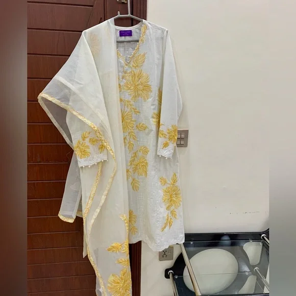 SANA SAFINAZ White and Yellow Embroidered Dress - Picture 4 of 14